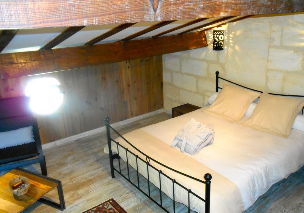 Sous Les Marronniers Bed & Breakfast Petit-Palais-et-Cornemps Room photo