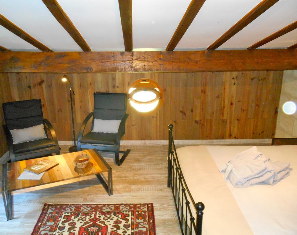 Sous Les Marronniers Bed & Breakfast Petit-Palais-et-Cornemps Room photo