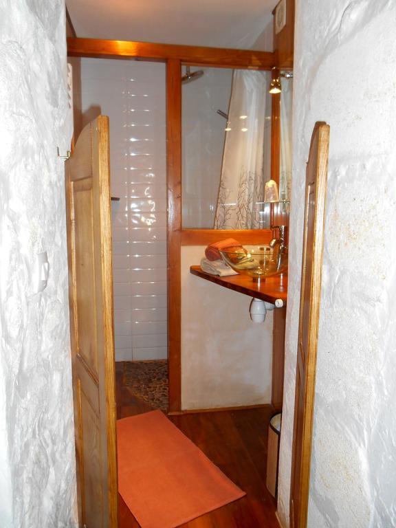 Sous Les Marronniers Bed & Breakfast Petit-Palais-et-Cornemps Room photo