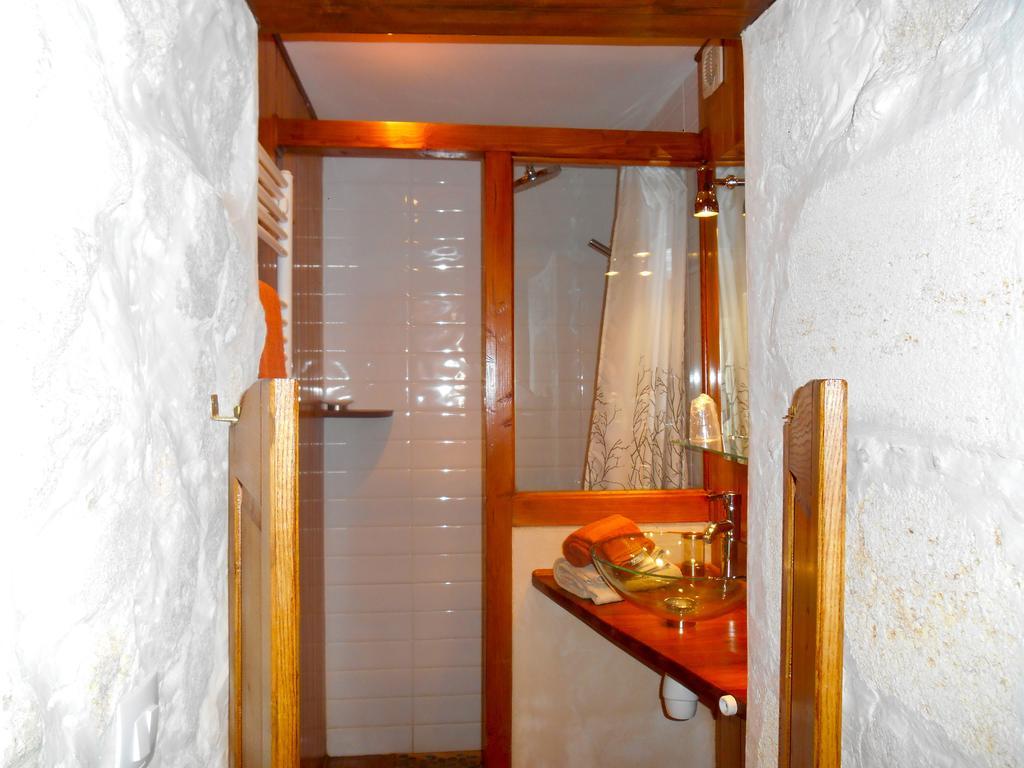 Sous Les Marronniers Bed & Breakfast Petit-Palais-et-Cornemps Room photo