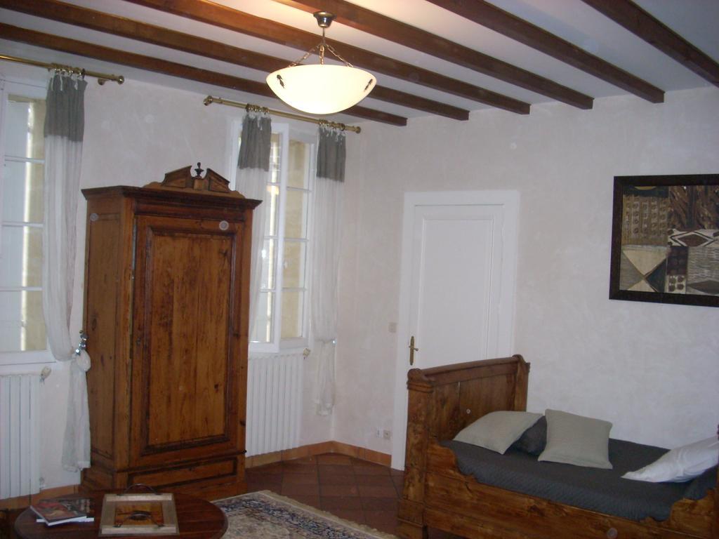 Sous Les Marronniers Bed & Breakfast Petit-Palais-et-Cornemps Exterior photo